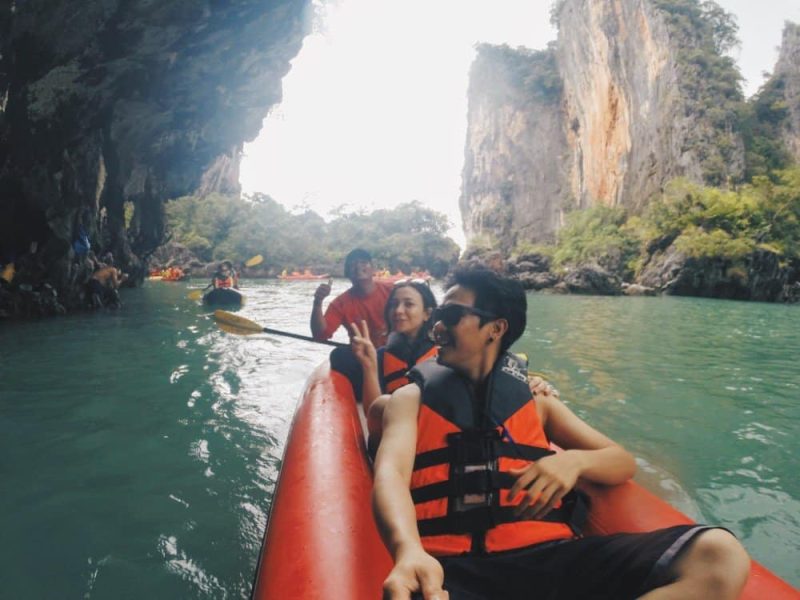 phuket-thailand-excited-people-kayaking