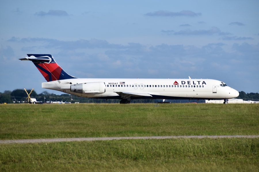 airplane 6839673 1920 Delta SkyMiles Blue American Express Card